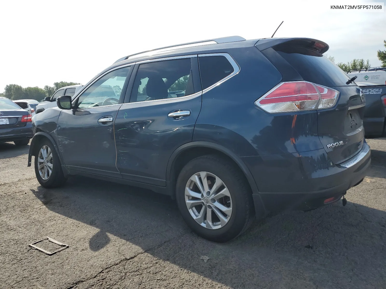 2015 Nissan Rogue S VIN: KNMAT2MV5FP571058 Lot: 65962144