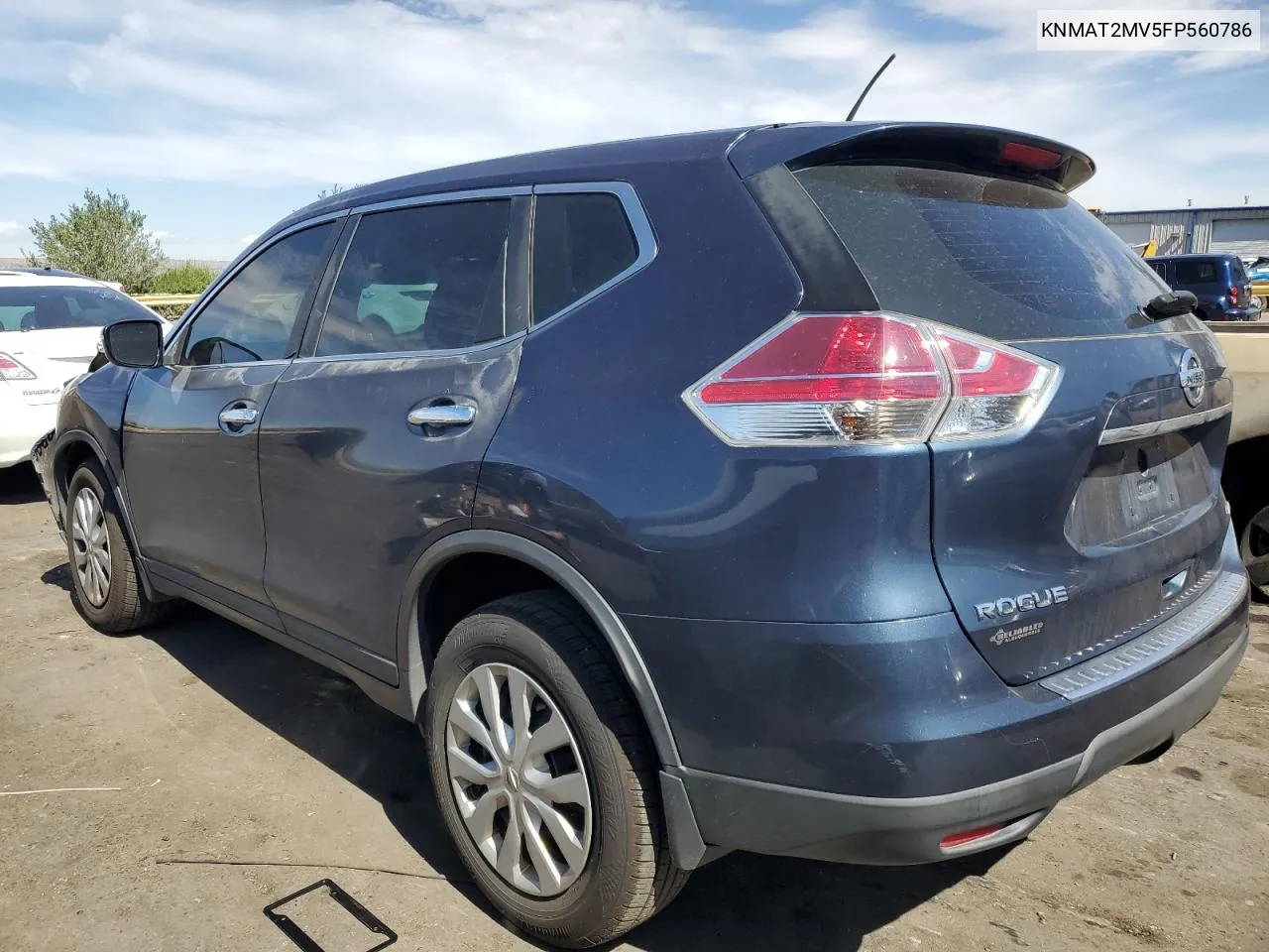 2015 Nissan Rogue S VIN: KNMAT2MV5FP560786 Lot: 68334154