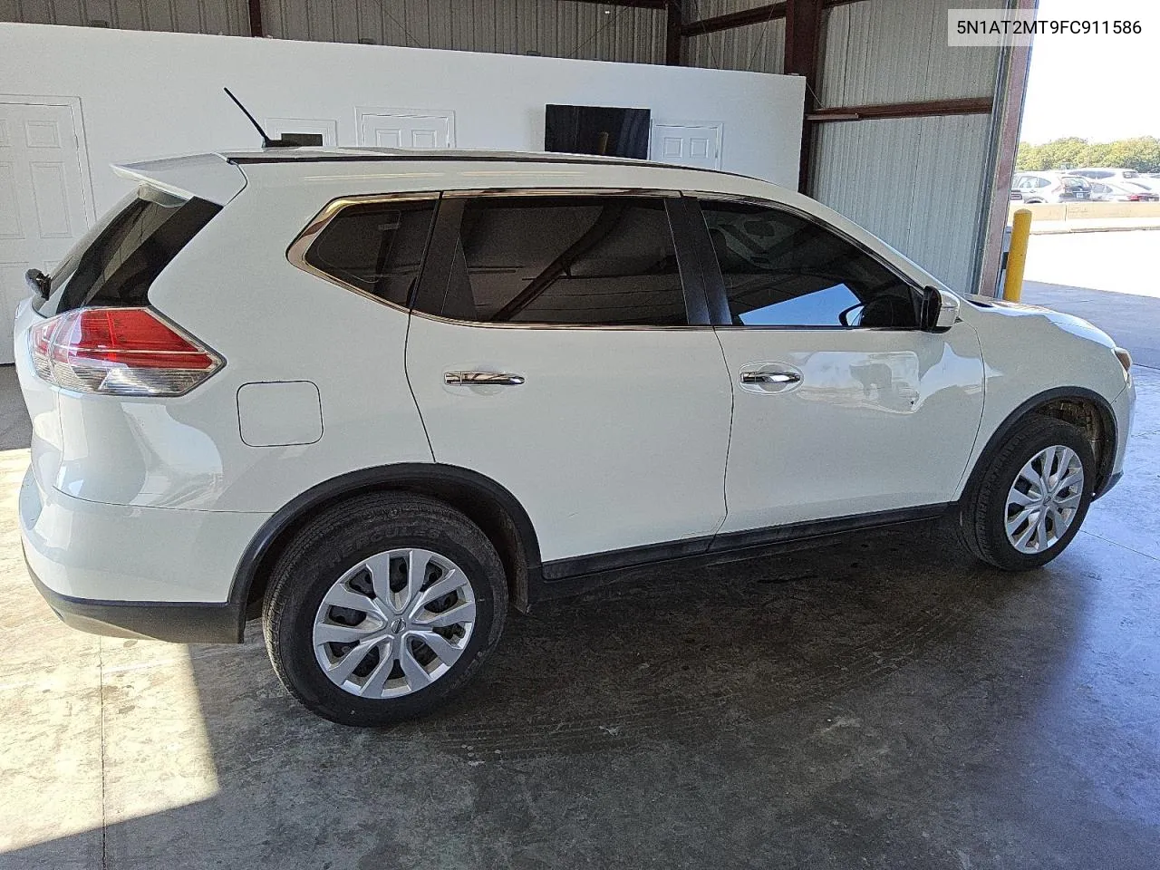 2015 Nissan Rogue S VIN: 5N1AT2MT9FC911586 Lot: 75346514