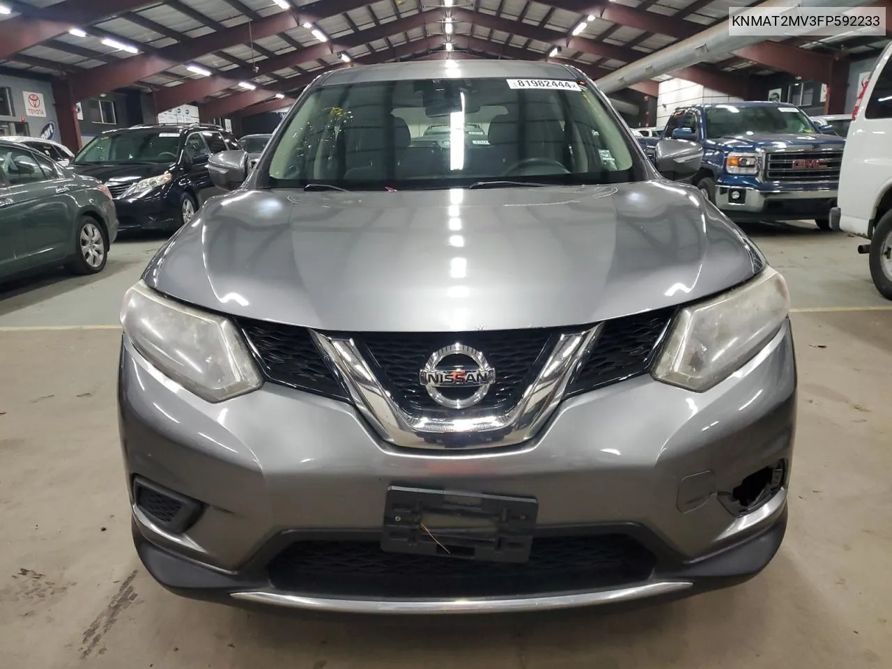 2015 Nissan Rogue S VIN: KNMAT2MV3FP592233 Lot: 81982444