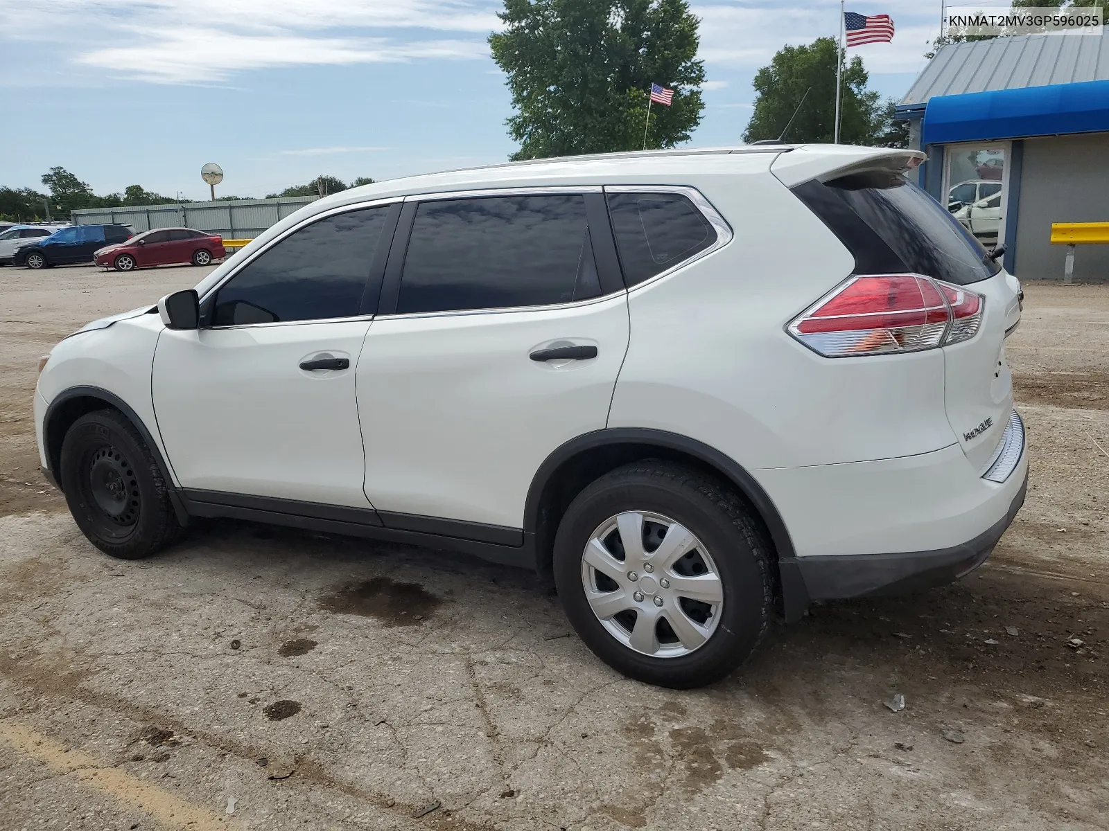 2016 Nissan Rogue S VIN: KNMAT2MV3GP596025 Lot: 61904494