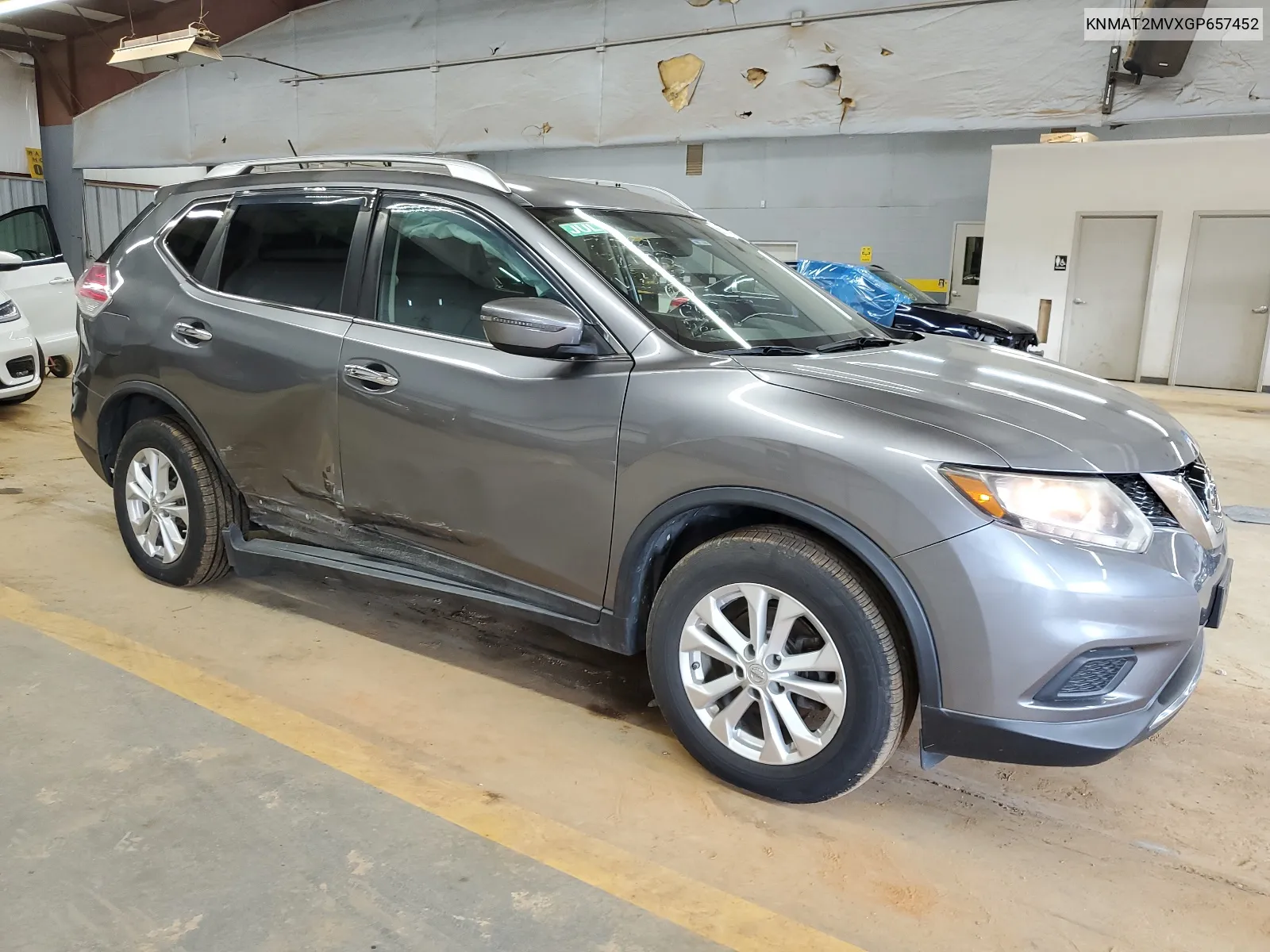 2016 Nissan Rogue S VIN: KNMAT2MVXGP657452 Lot: 66143934