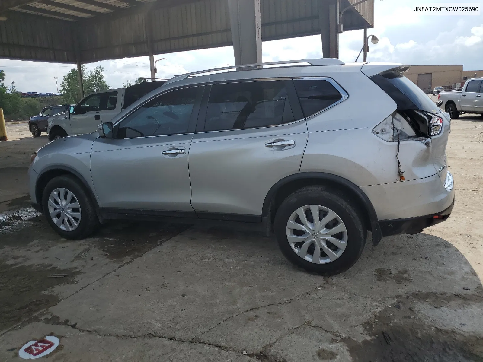 JN8AT2MTXGW025690 2016 Nissan Rogue S