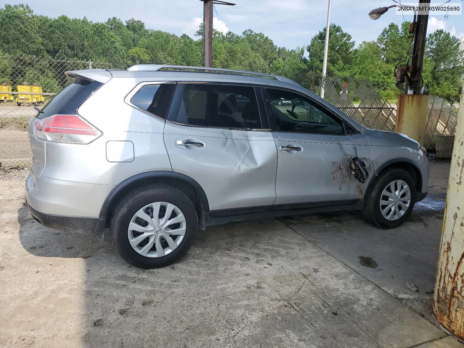 JN8AT2MTXGW025690 2016 Nissan Rogue S