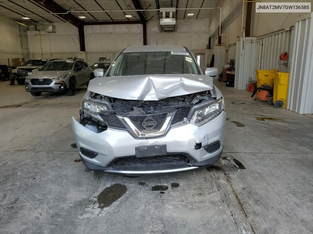 2016 Nissan Rogue S VIN: JN8AT2MV7GW136585 Lot: 69053354