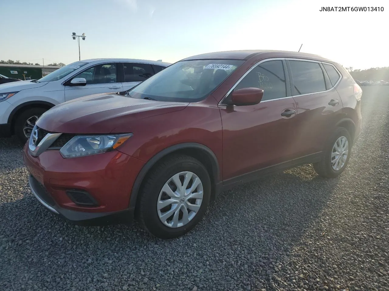 2016 Nissan Rogue S VIN: JN8AT2MT6GW013410 Lot: 76592144