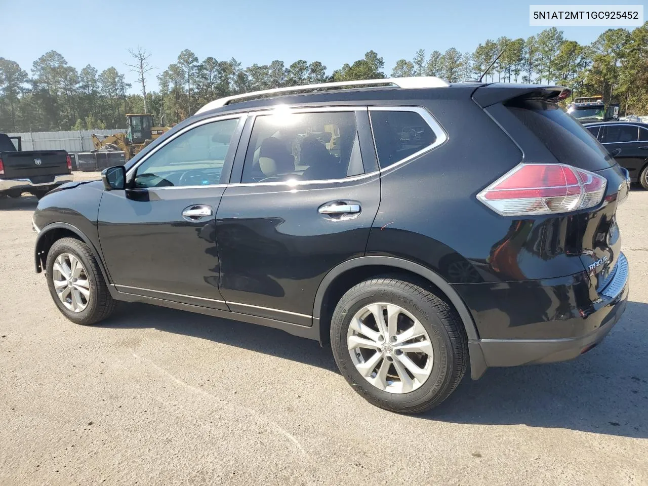 2016 Nissan Rogue S VIN: 5N1AT2MT1GC925452 Lot: 77610694