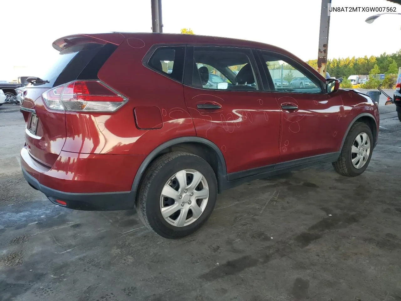 2016 Nissan Rogue S VIN: JN8AT2MTXGW007562 Lot: 77657824