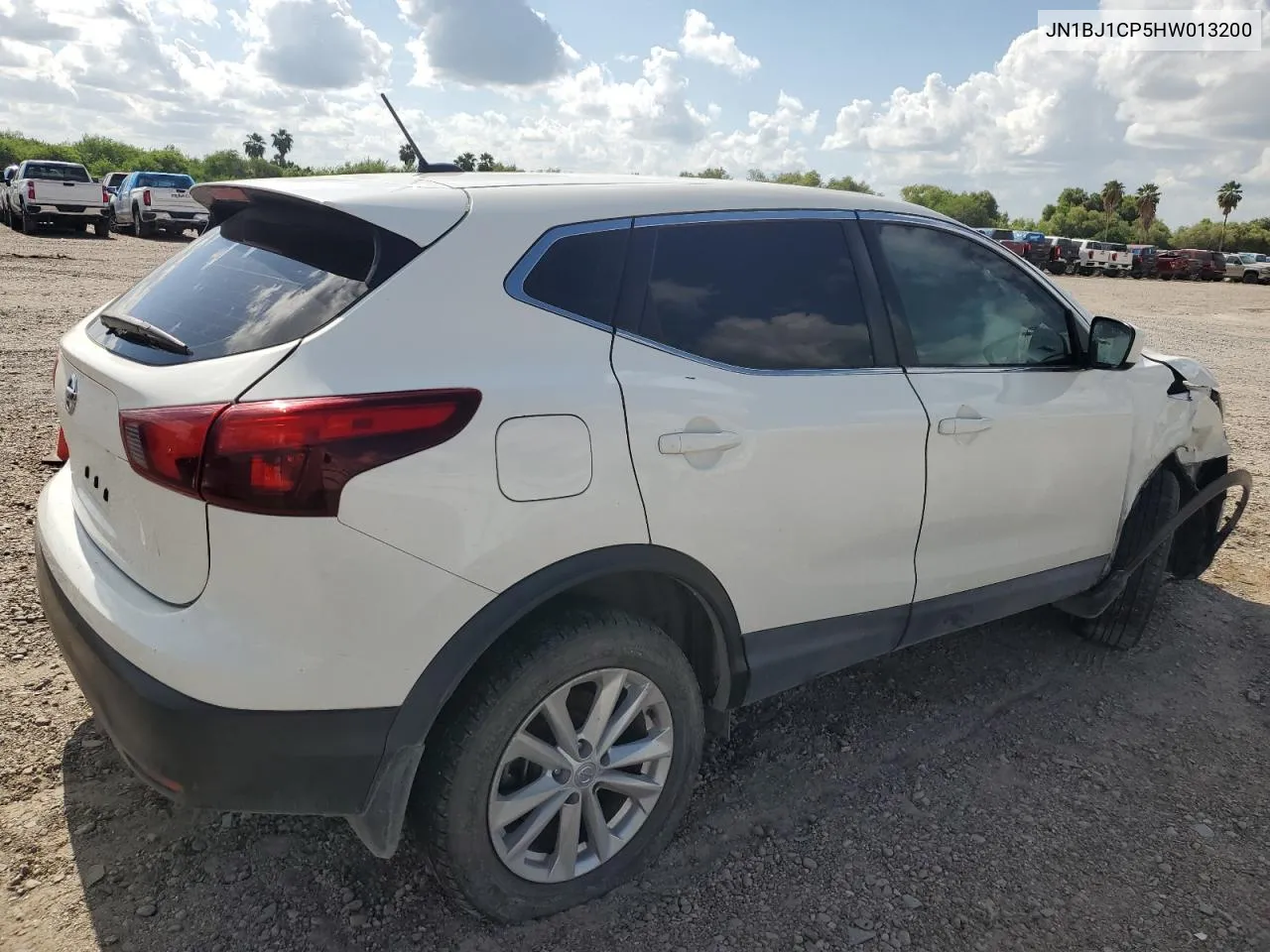 JN1BJ1CP5HW013200 2017 Nissan Rogue Sport S