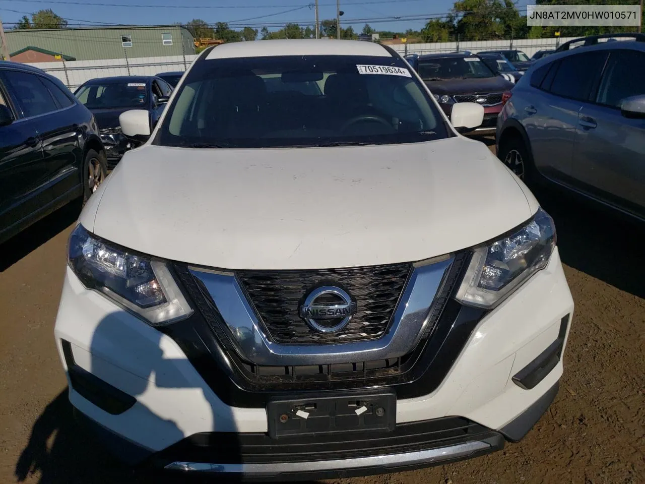 2017 Nissan Rogue S VIN: JN8AT2MV0HW010571 Lot: 70519634