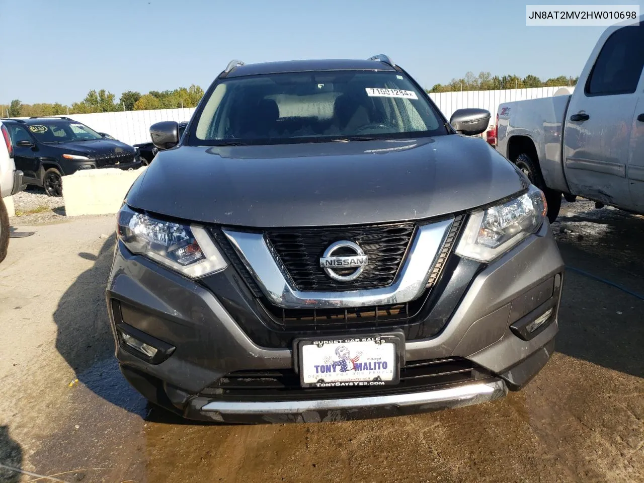 2017 Nissan Rogue S VIN: JN8AT2MV2HW010698 Lot: 71001284