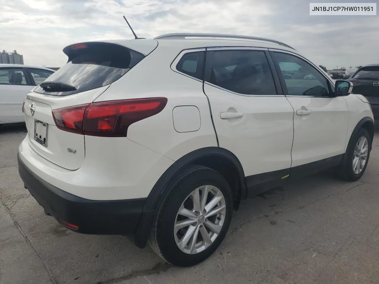 JN1BJ1CP7HW011951 2017 Nissan Rogue Sport S