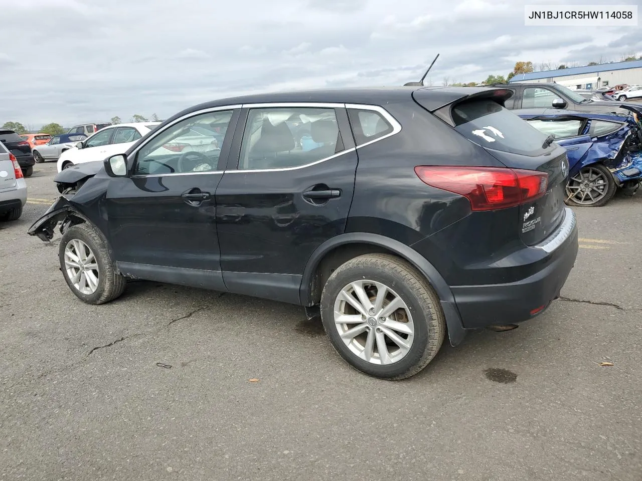 JN1BJ1CR5HW114058 2017 Nissan Rogue Sport S