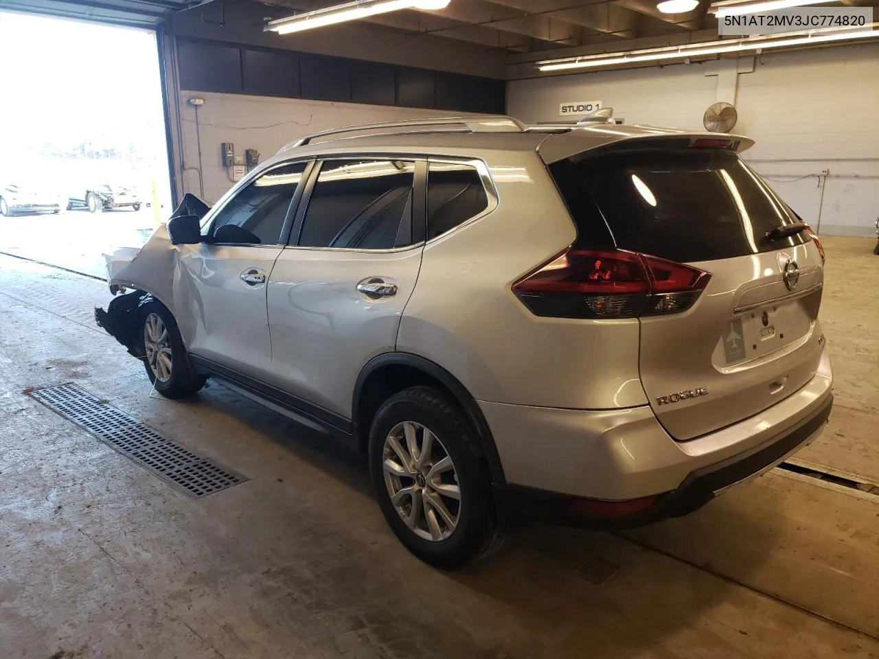 2018 Nissan Rogue S VIN: 5N1AT2MV3JC774820 Lot: 42097144