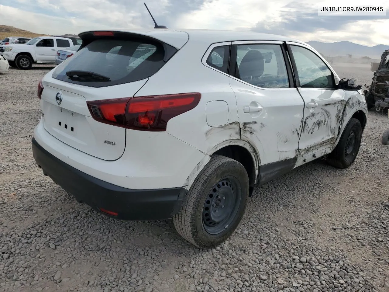 JN1BJ1CR9JW280945 2018 Nissan Rogue Sport S