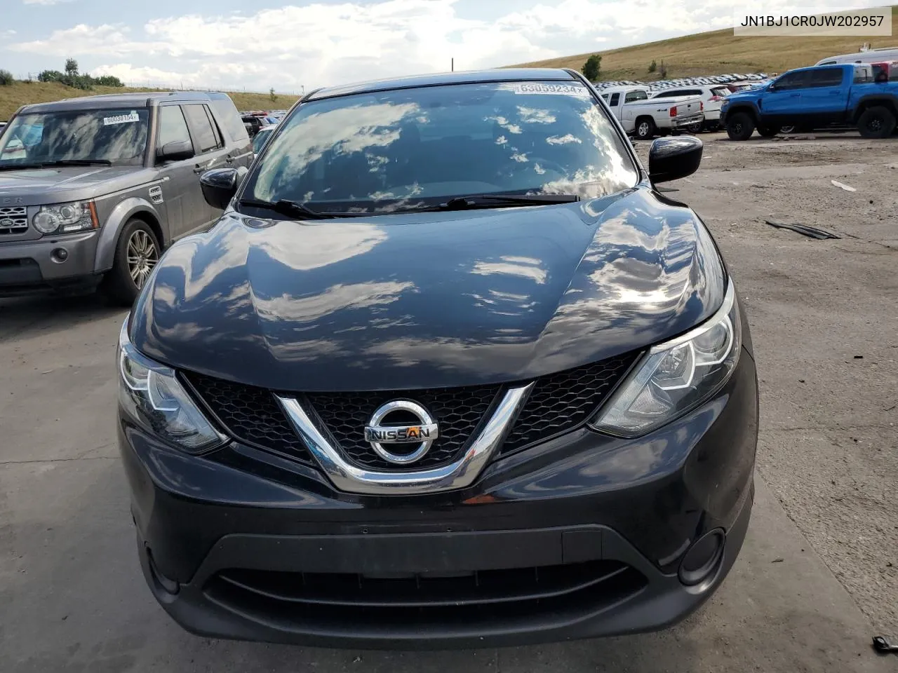 JN1BJ1CR0JW202957 2018 Nissan Rogue Sport S