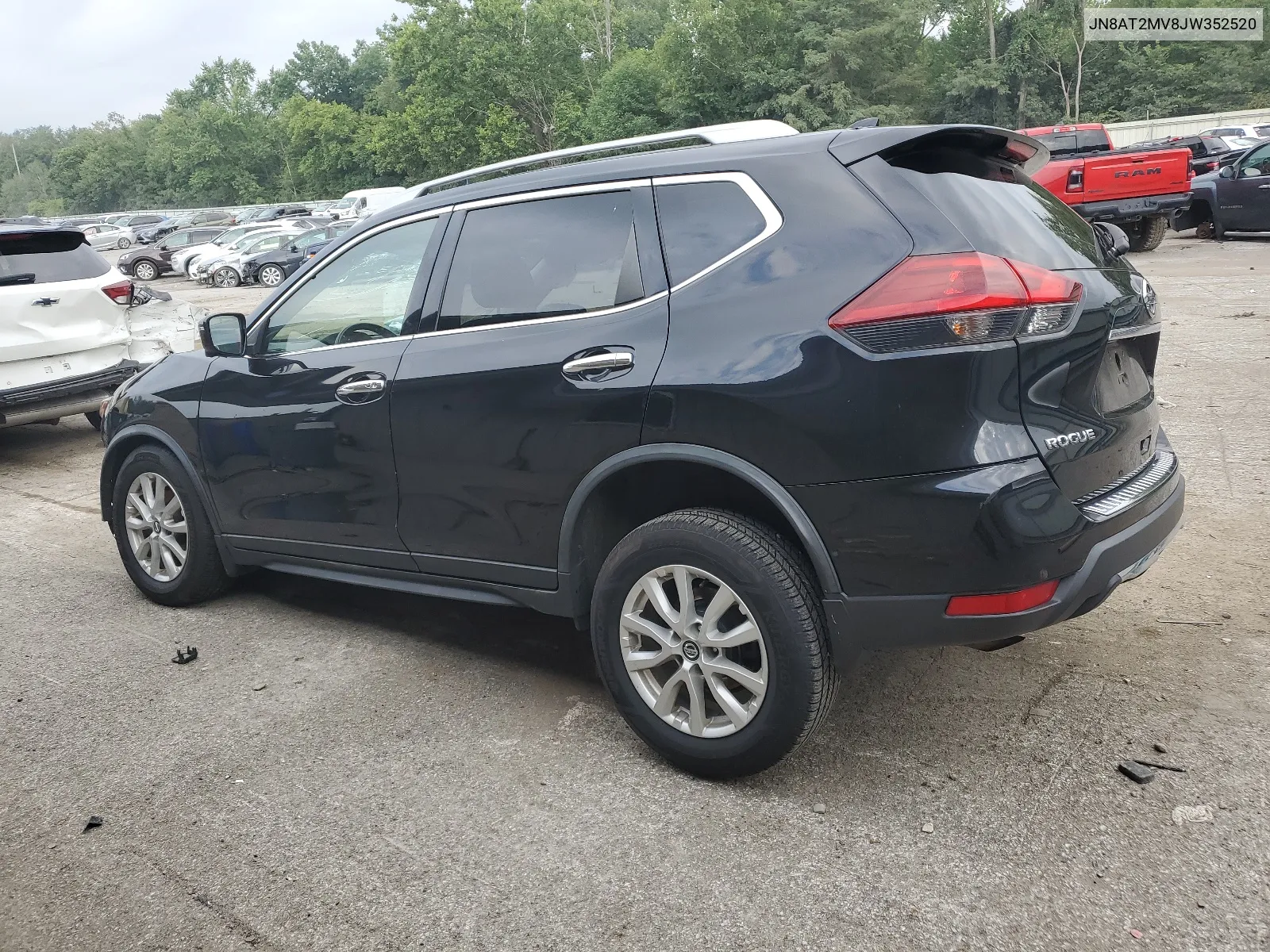 2018 Nissan Rogue S VIN: JN8AT2MV8JW352520 Lot: 65824084