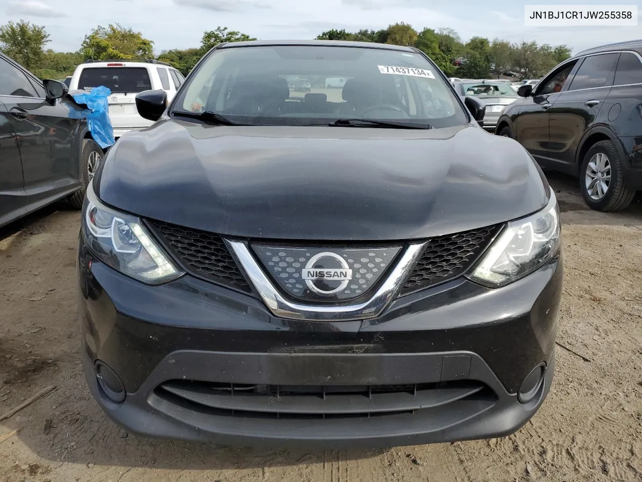 JN1BJ1CR1JW255358 2018 Nissan Rogue Sport S