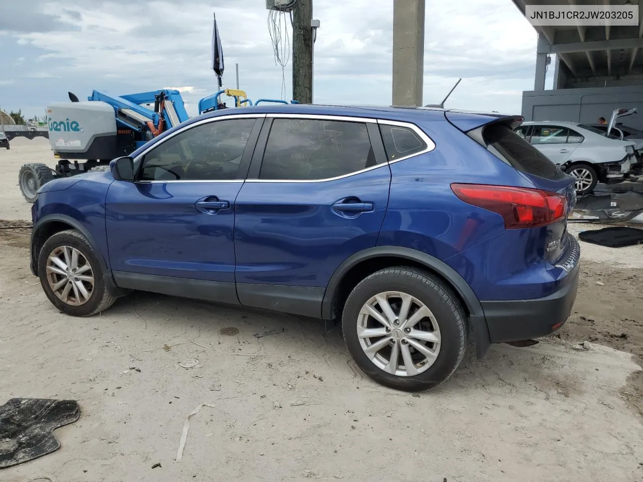 JN1BJ1CR2JW203205 2018 Nissan Rogue Sport S