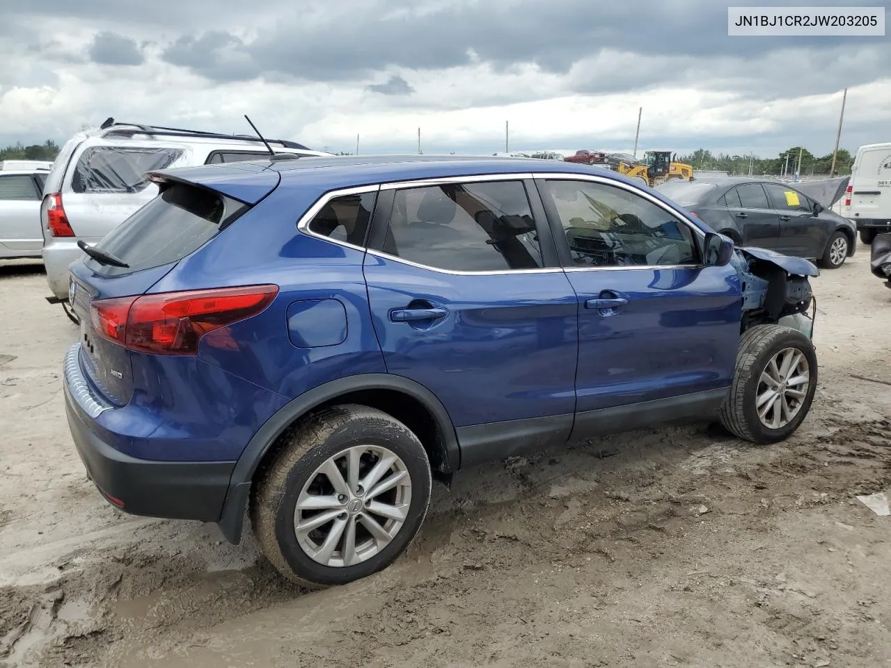 JN1BJ1CR2JW203205 2018 Nissan Rogue Sport S