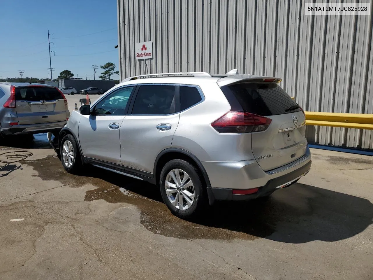 5N1AT2MT7JC825928 2018 Nissan Rogue S