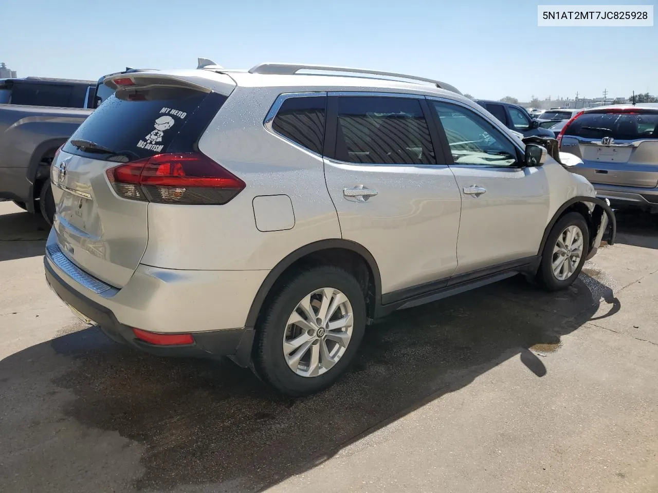 5N1AT2MT7JC825928 2018 Nissan Rogue S