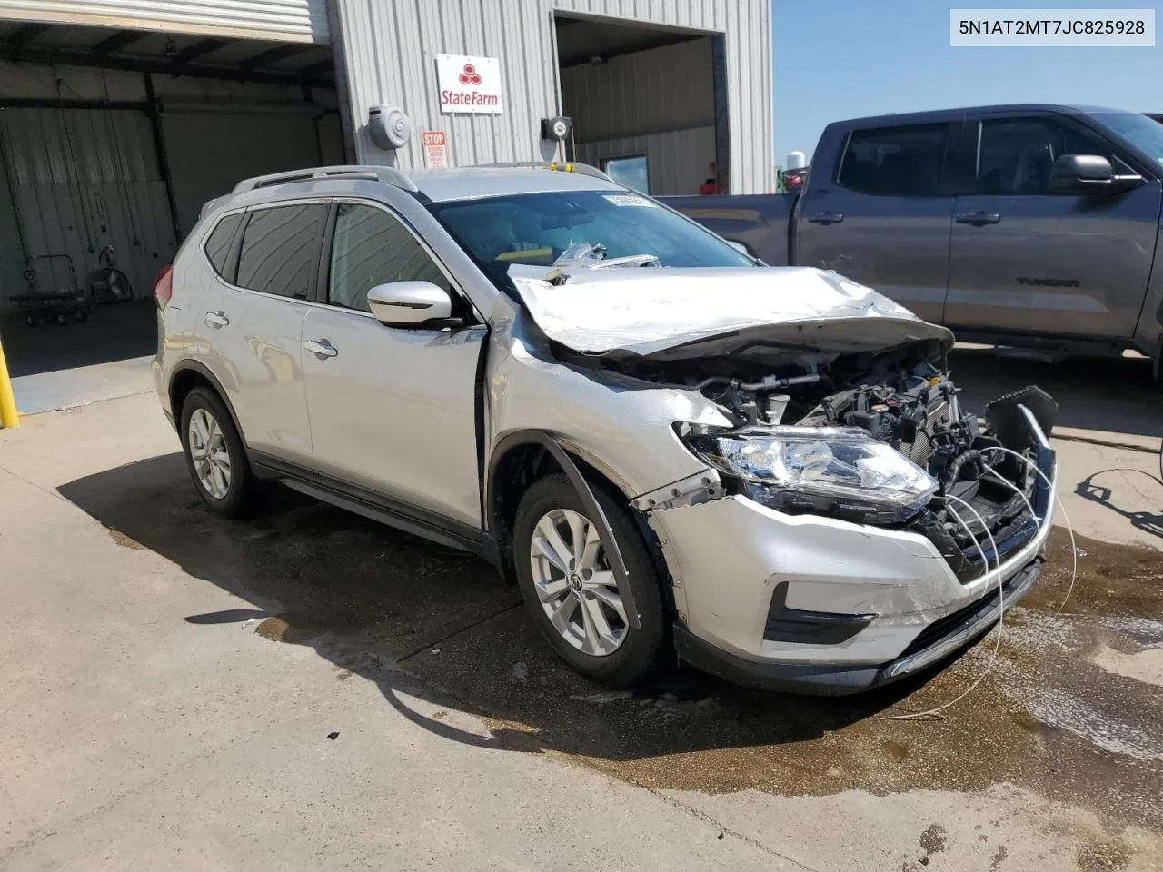 5N1AT2MT7JC825928 2018 Nissan Rogue S