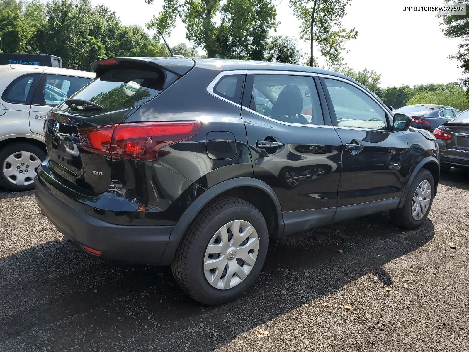 JN1BJ1CR5KW327597 2019 Nissan Rogue Sport S