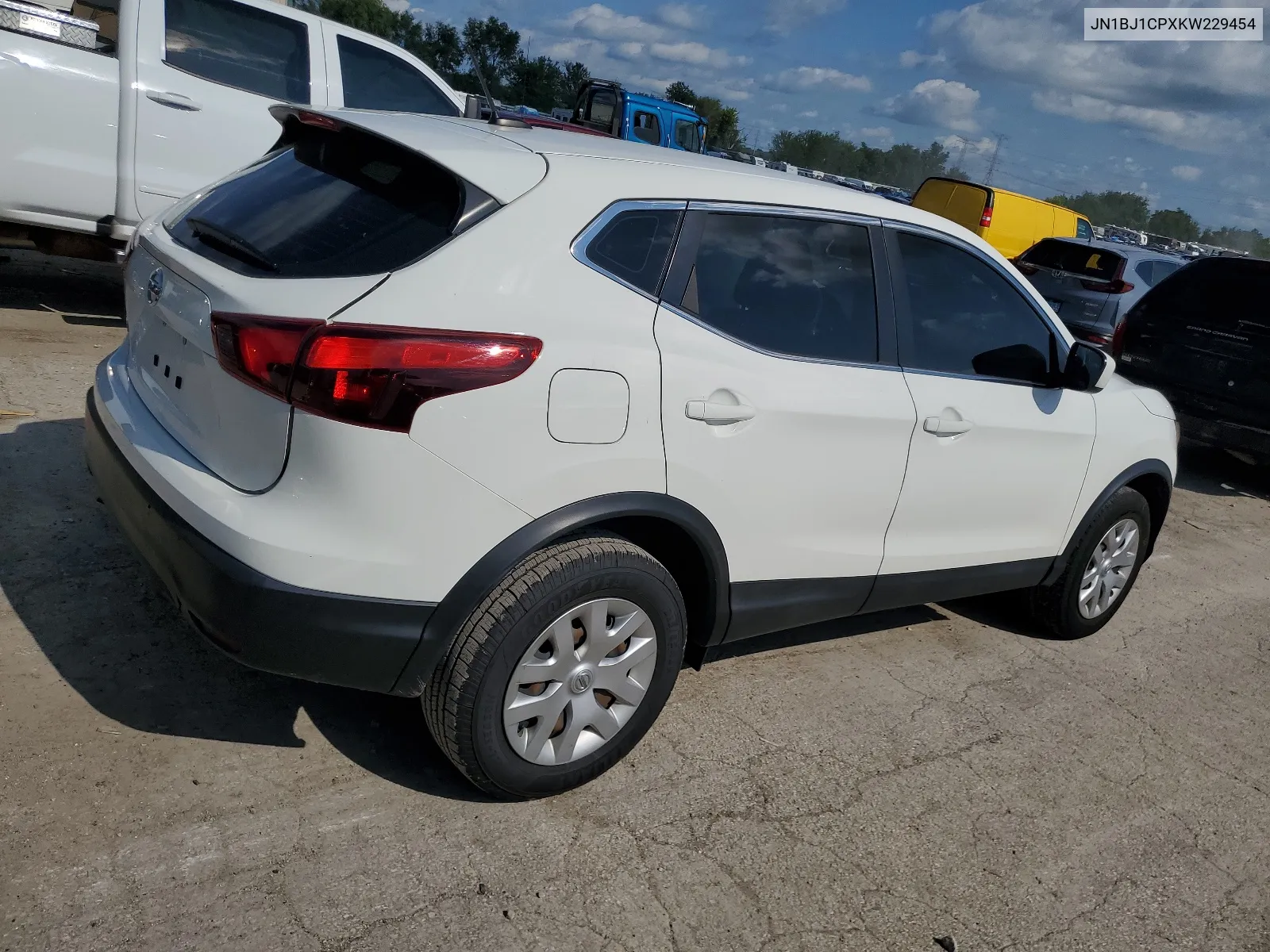 JN1BJ1CPXKW229454 2019 Nissan Rogue Sport S