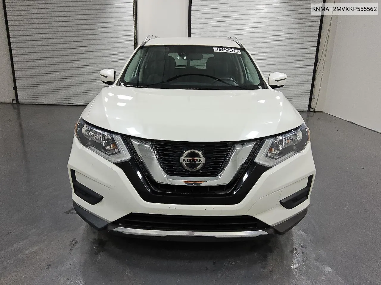 2019 Nissan Rogue S VIN: KNMAT2MVXKP555562 Lot: 77439424