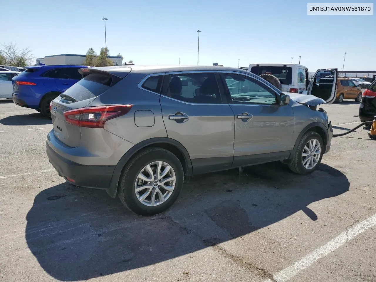 2022 Nissan Rogue Sport S VIN: JN1BJ1AV0NW581870 Lot: 73207374