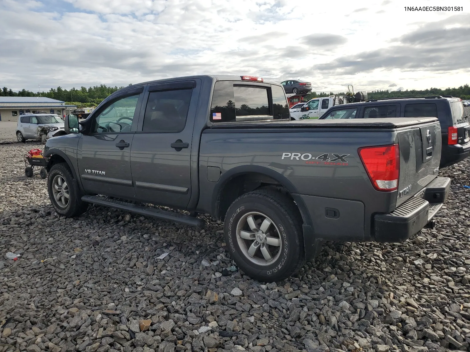 1N6AA0EC5BN301581 2011 Nissan Titan S