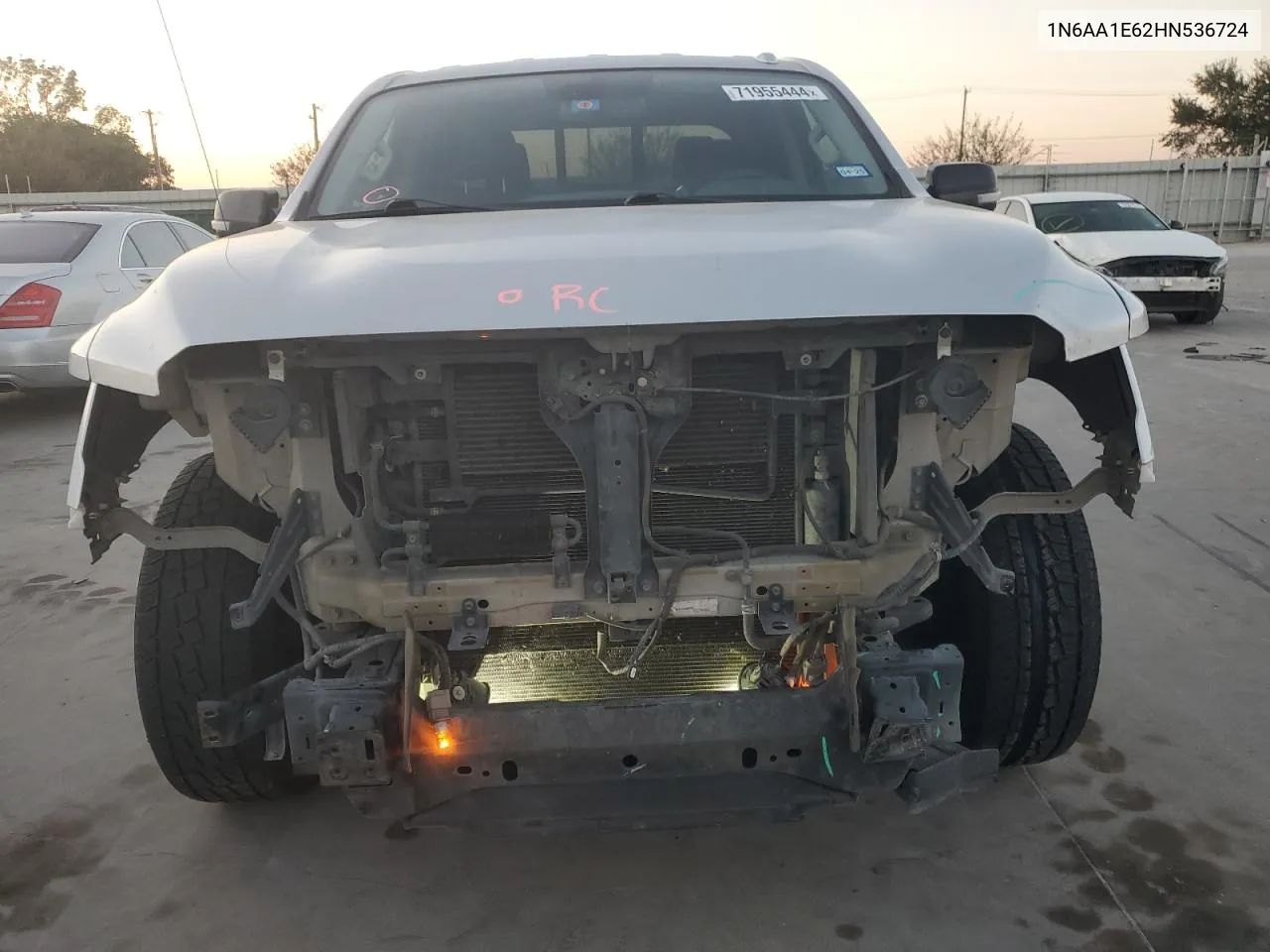 1N6AA1E62HN536724 2017 Nissan Titan Sv