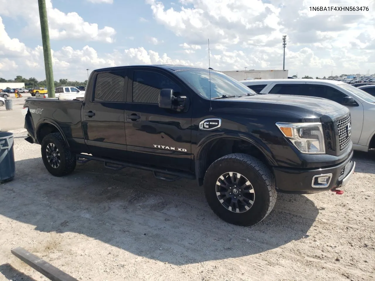 1N6BA1F4XHN563476 2017 Nissan Titan Xd Sl