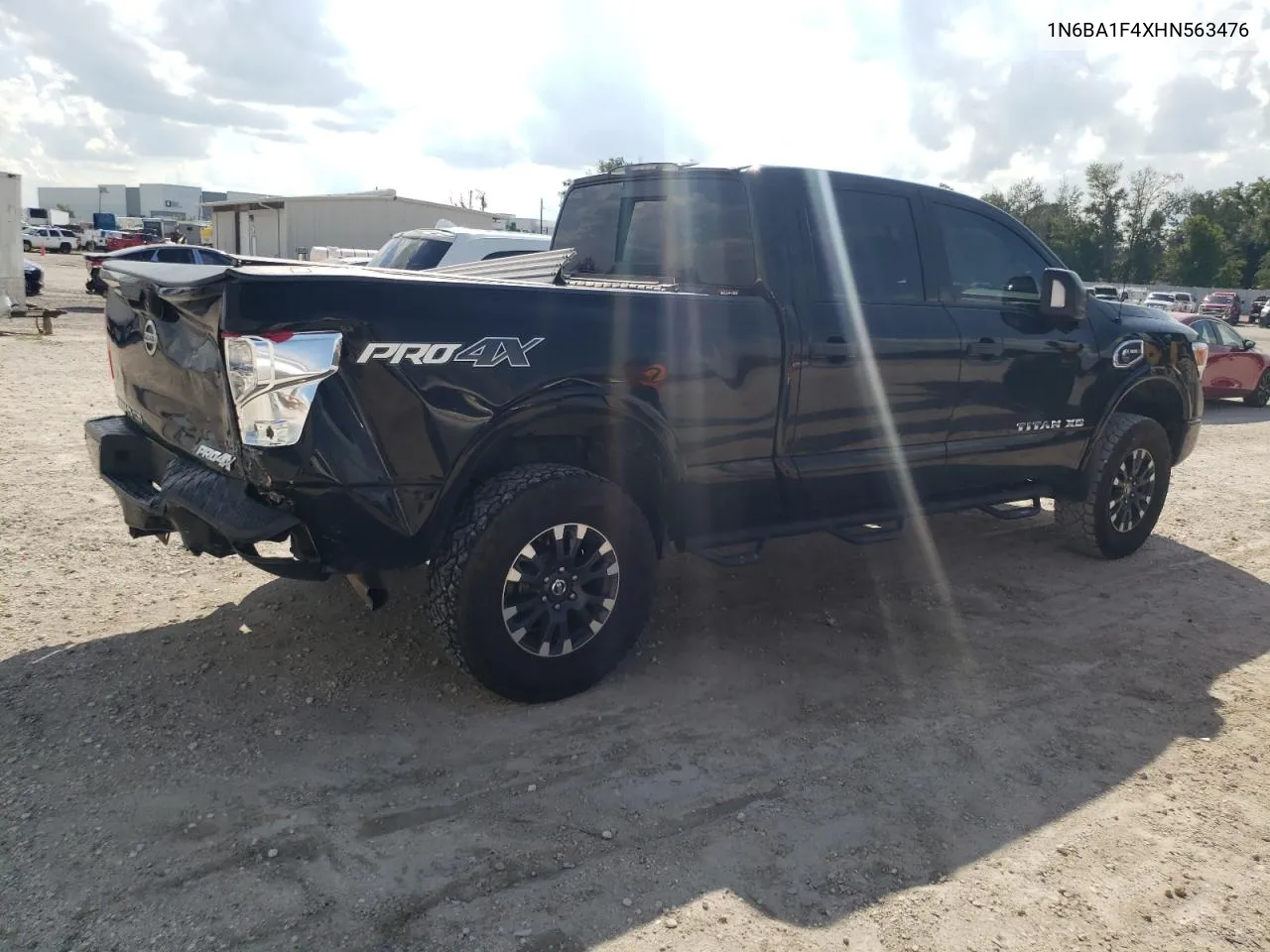 1N6BA1F4XHN563476 2017 Nissan Titan Xd Sl