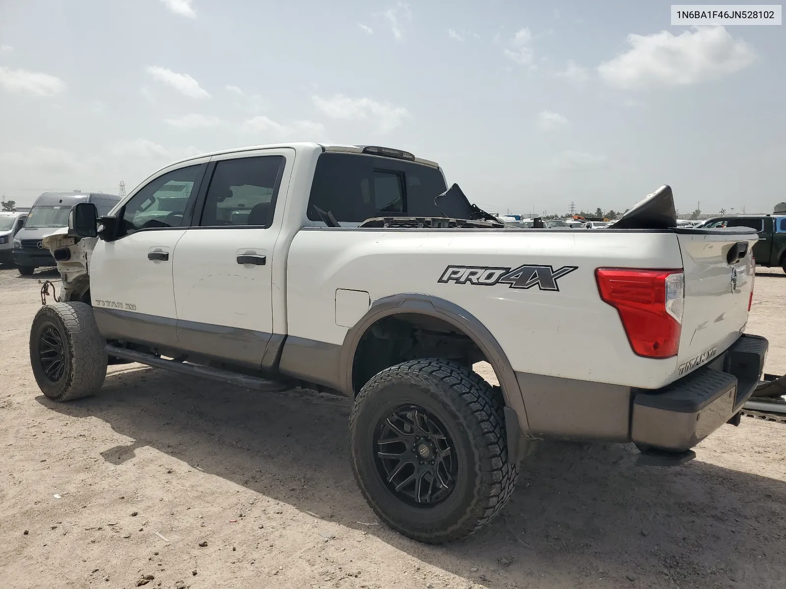 1N6BA1F46JN528102 2018 Nissan Titan Xd Sl