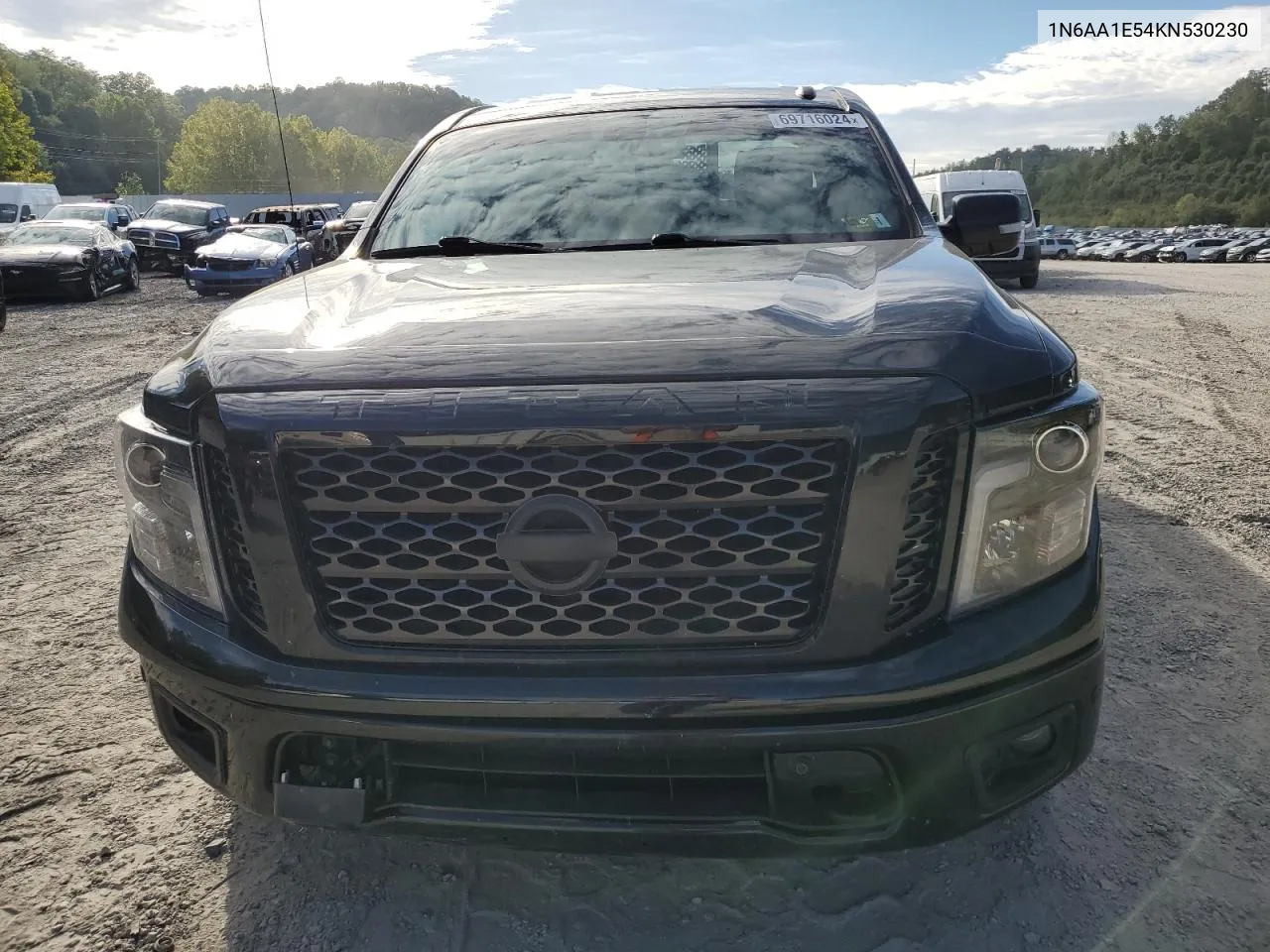 1N6AA1E54KN530230 2019 Nissan Titan Sv