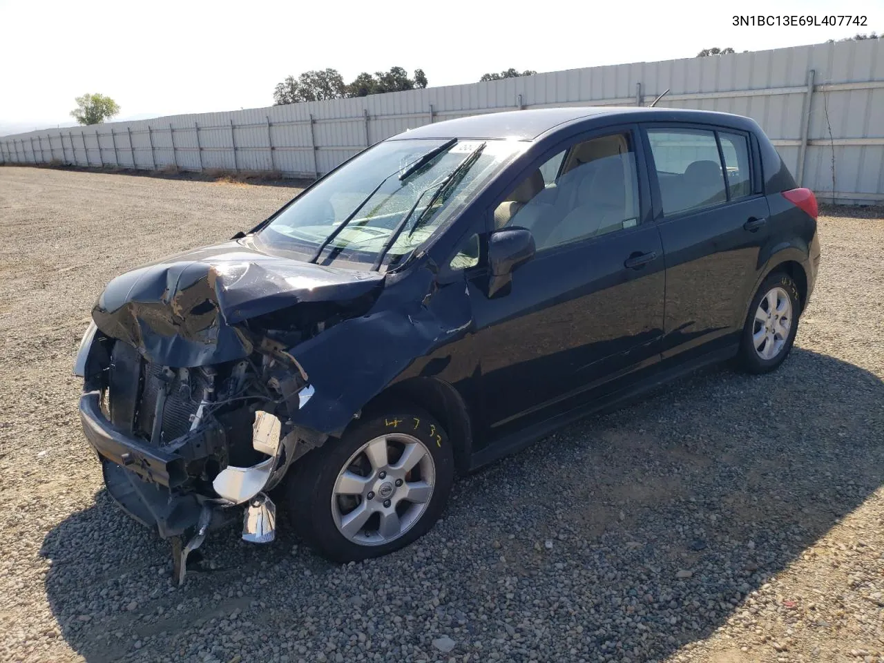 2009 Nissan Versa S VIN: 3N1BC13E69L407742 Lot: 68697244