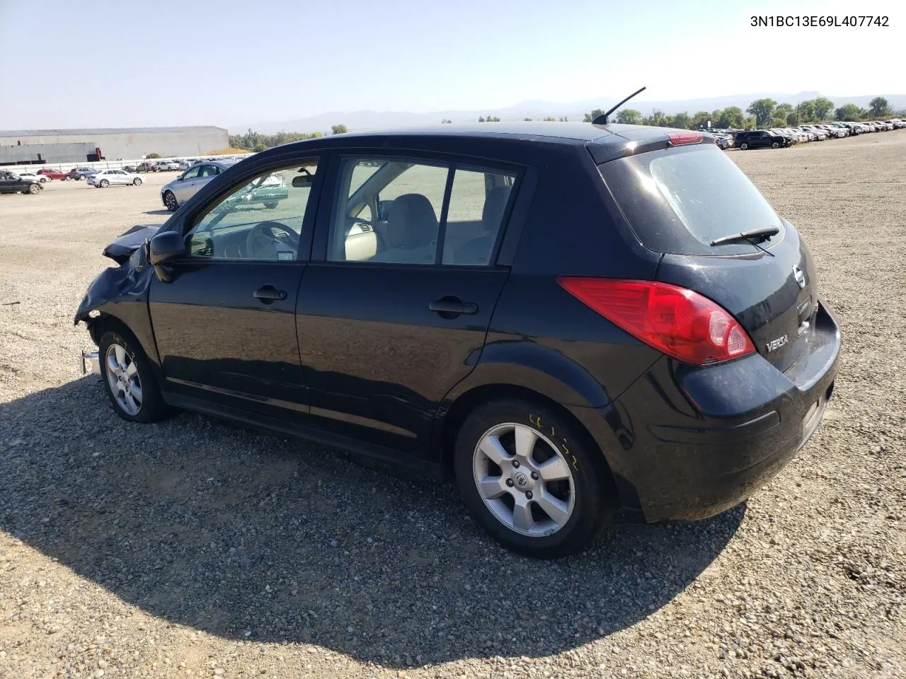 2009 Nissan Versa S VIN: 3N1BC13E69L407742 Lot: 68697244