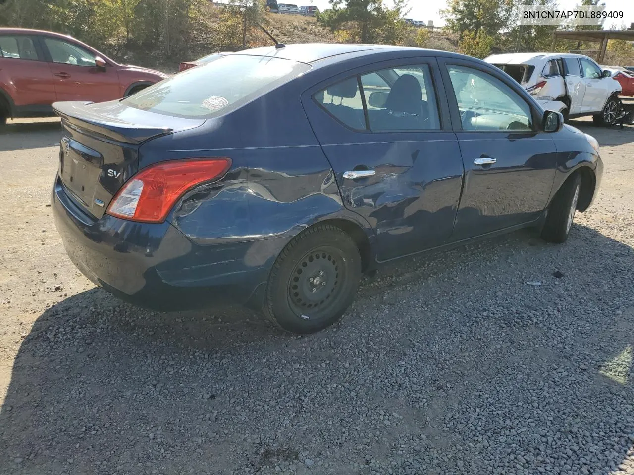 2013 Nissan Versa S VIN: 3N1CN7AP7DL889409 Lot: 77620664