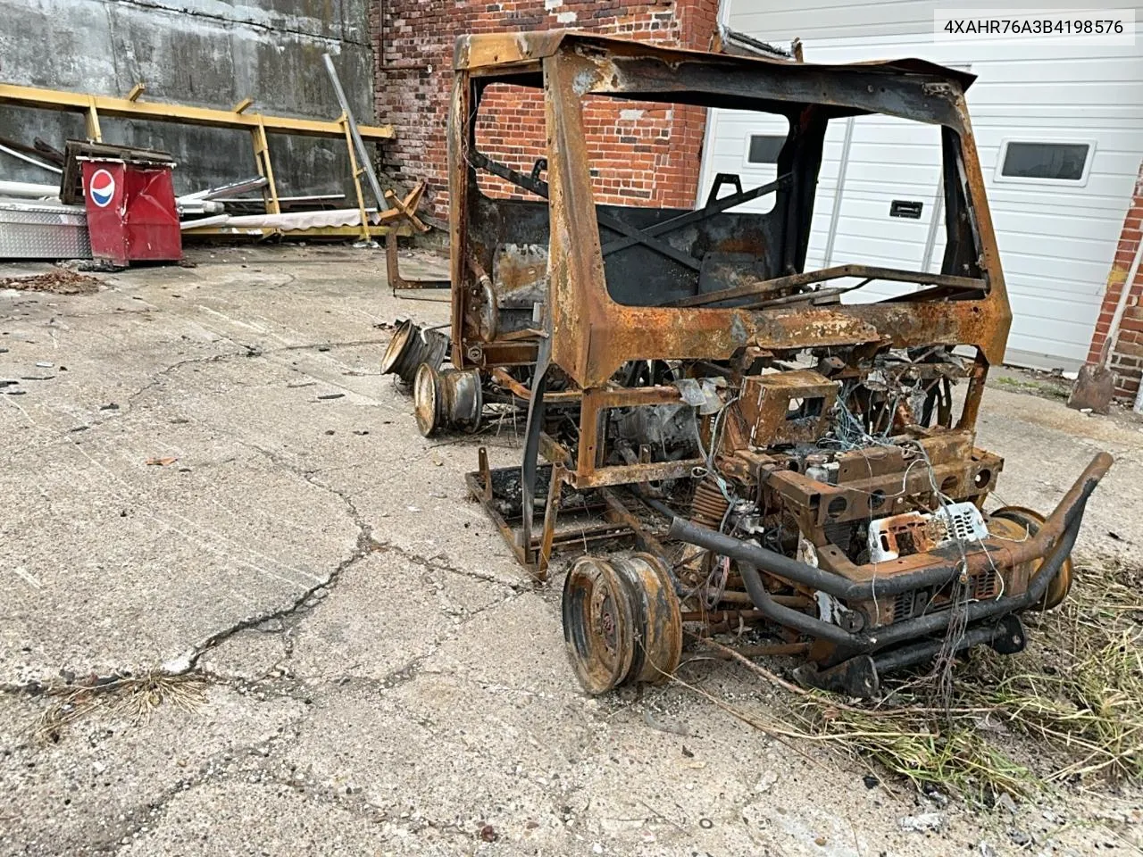 2011 Polaris Ranger 6X6 VIN: 4XAHR76A3B4198576 Lot: 77706274