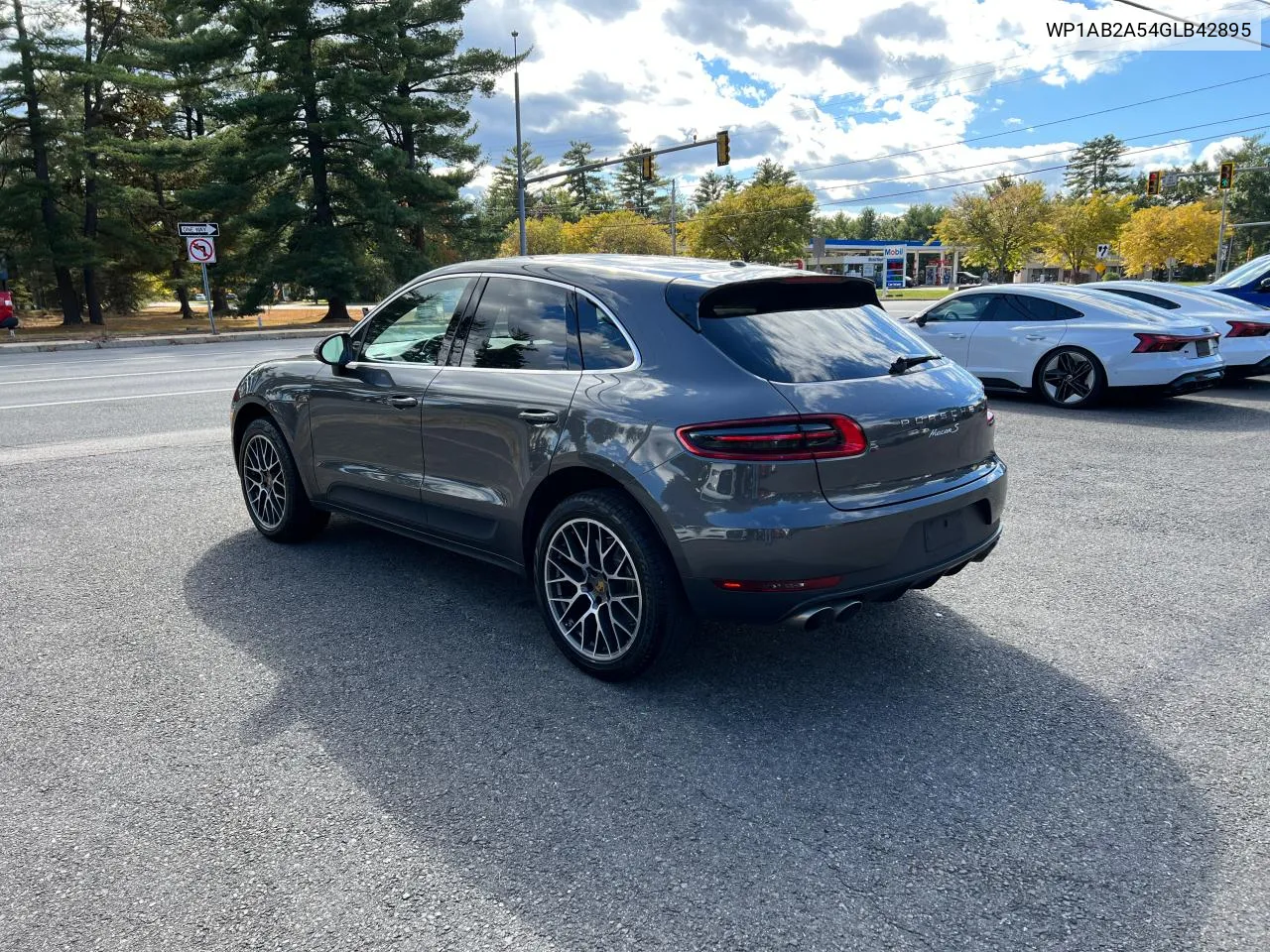 2016 Porsche Macan S VIN: WP1AB2A54GLB42895 Lot: 75716684