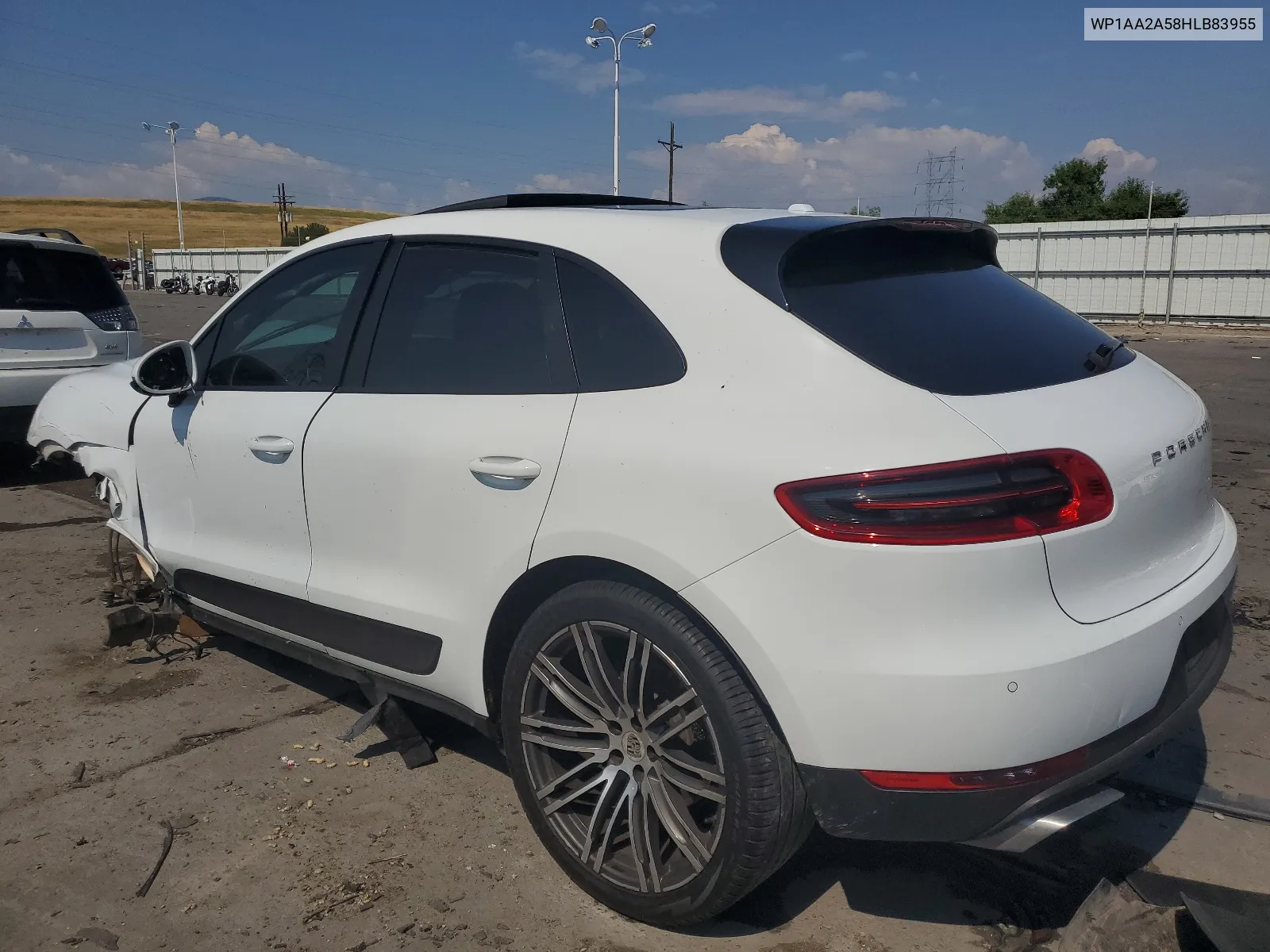 WP1AA2A58HLB83955 2017 Porsche Macan