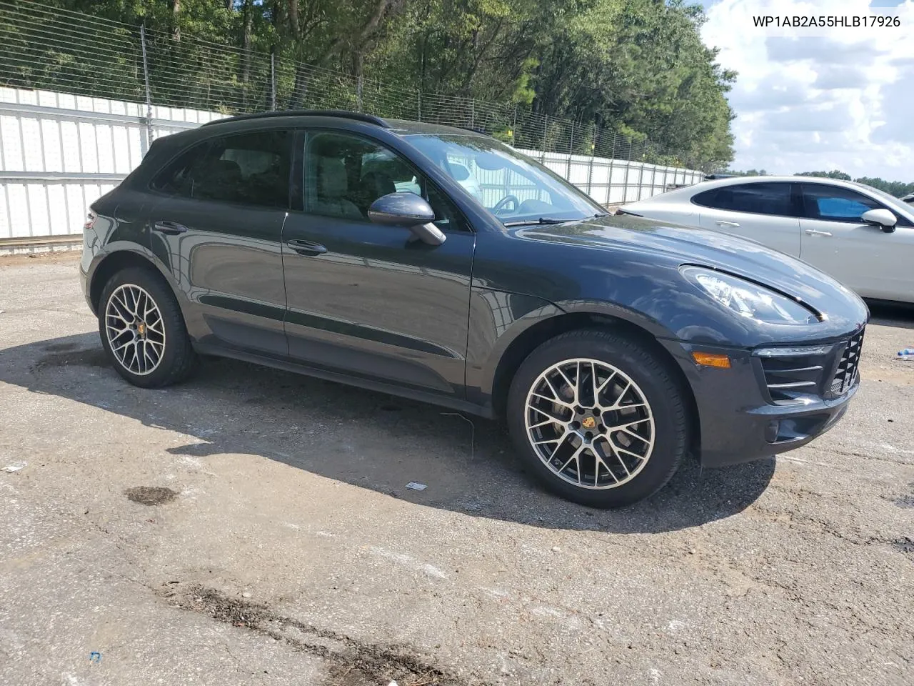 2017 Porsche Macan S VIN: WP1AB2A55HLB17926 Lot: 68419324