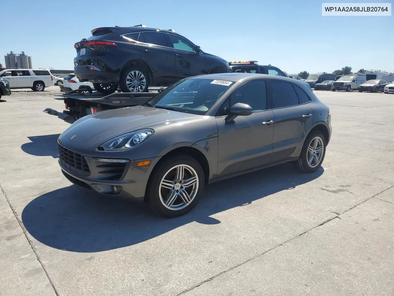 WP1AA2A58JLB20764 2018 Porsche Macan