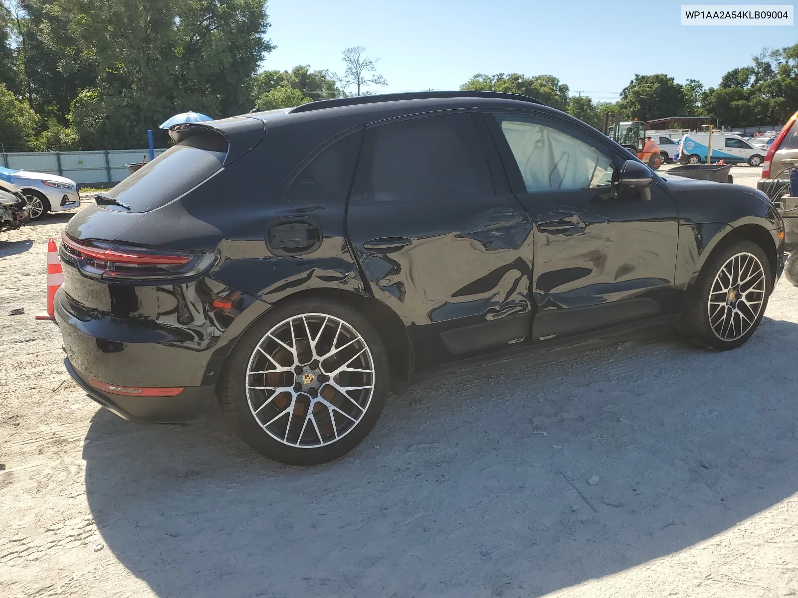 WP1AA2A54KLB09004 2019 Porsche Macan