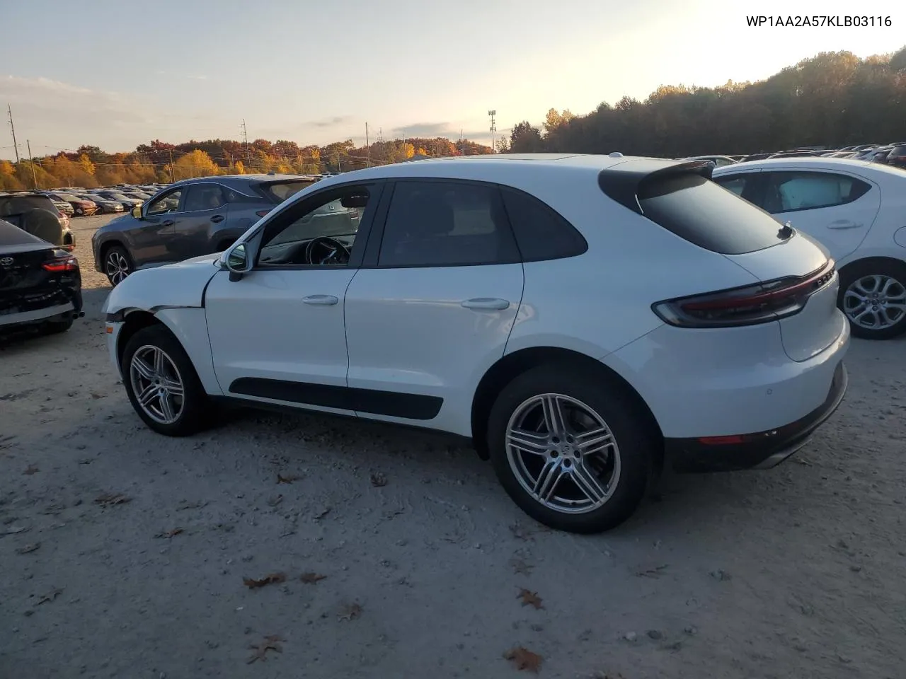 WP1AA2A57KLB03116 2019 Porsche Macan