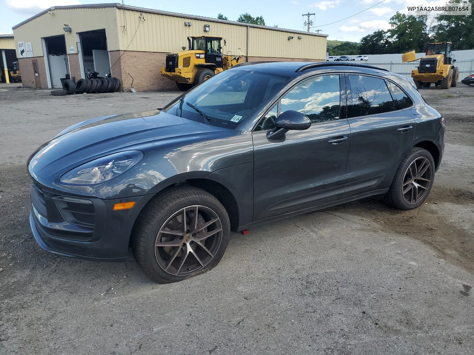 2024 Porsche Macan Base VIN: WP1AA2A58RLB07654 Lot: 63053704