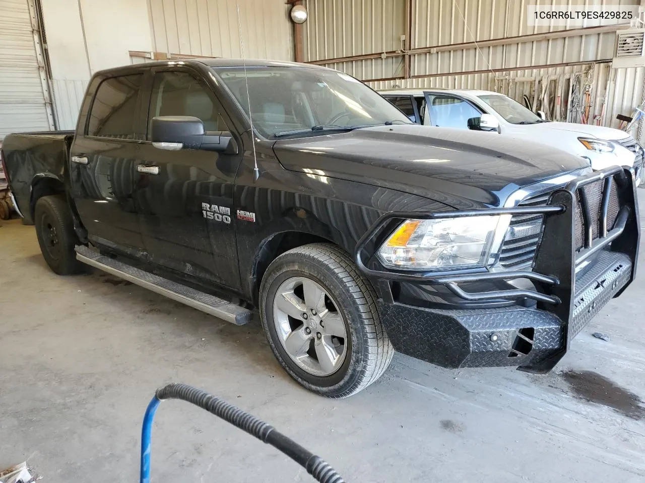 1C6RR6LT9ES429825 2014 Ram 1500 Slt