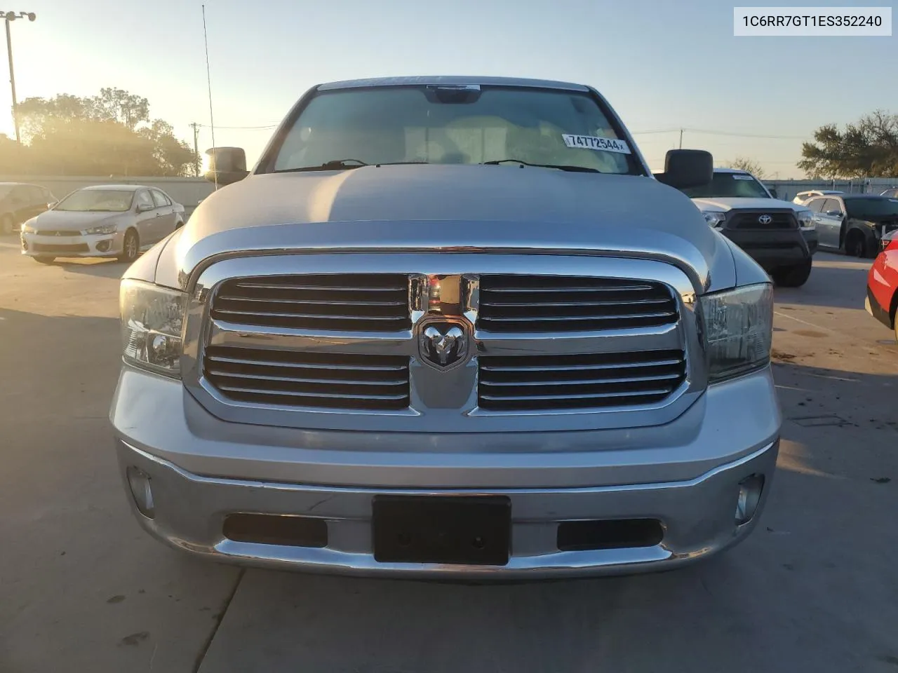 1C6RR7GT1ES352240 2014 Ram 1500 Slt